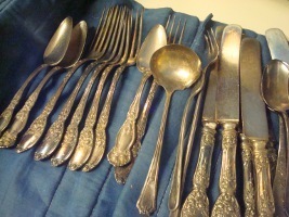 Best And Cheapest Way To Clean Old Silver - Hillbilly Housewife