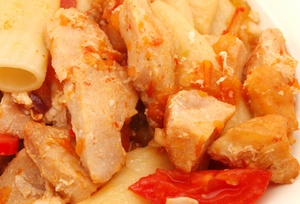 Rigatoni pasta with chicken