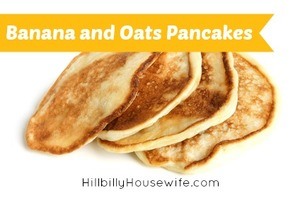 Thick pancakes made from oats and bananas